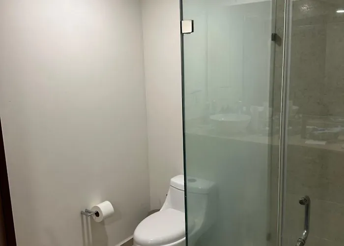 Habitacon Deluxe Con Bano Privado Caminando A La Embajada Americano